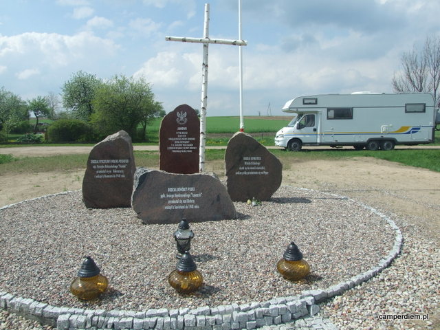 pomnik 110 rezerwowego pułku ułanów w Janowie