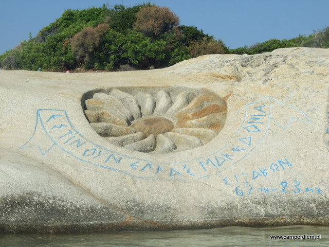 skalne rzeźby na Portokali Beach