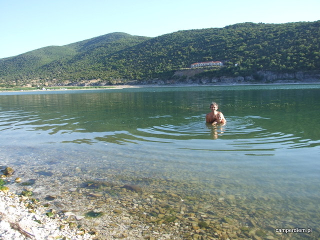 kąpiel w jeziorze Prespa